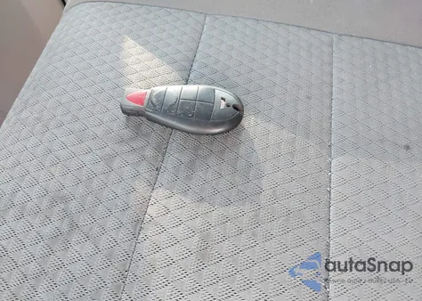 2010 Chrysler Town & Country Touring из США, поврежденный, VIN 2A4RR5D12AR200893